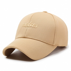 Casquette de baseball kaki avec broderie mclasy BURGER sur fond blanc épuré