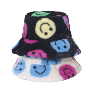 Bobs en fausse fourrure de lapin noire et blanche avec motifs smileys colorés