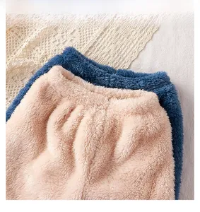 Détail du pantalon enfant en polaire teddy chaude avec taille élastique souple
