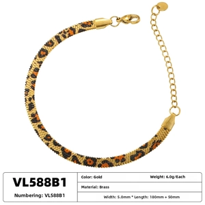 Detailed size parameters of 5mm gold snake chain bracelet with leopard print finish