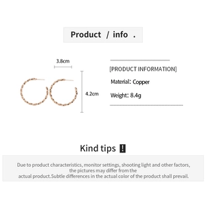 Detailed size specifications of the rose gold twisted C-shape hoop earrings in copper