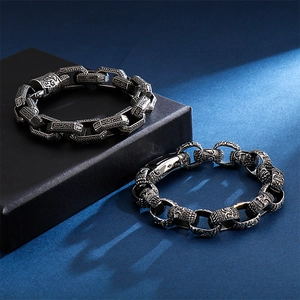 Mens Vintage Carved Skull Stainless Steel Bracelet Gothic Punk Heavy Chain Jewelry With Square Clasp For Men
