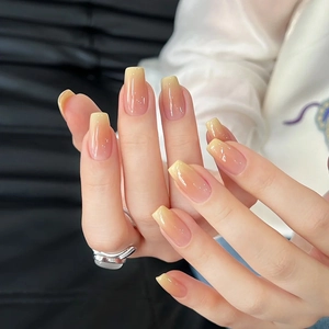 Glossy Ombre Pink Yellow Press On Nails Short Squoval Artificial Nail Tips Fashionable Manicure For Women