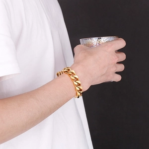 Bracelet gourmette pour homme en acier titane doré poli avec fermoir métallique robuste