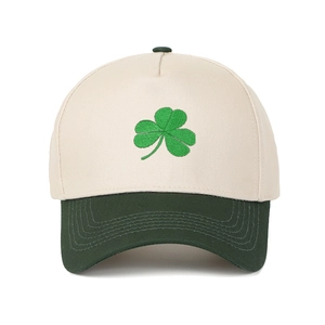 Retro two-tone baseball cap with green clover embroidery and cream crown
