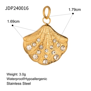 Detailed dimensions of 18k gold fan-shaped pendant with diamonds and stainless steel specs