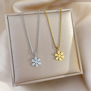 Snowflake Pendant Necklace Titanium Steel Zircon Inlaid Gold Plated Minimalist Clavicle Chain Women Ins Style Jewelry