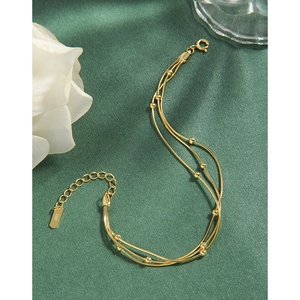 Eleganter goldener S925 Sterlingsilber Dreischicht-Perlenarmband für Damen mit Schlangenkette