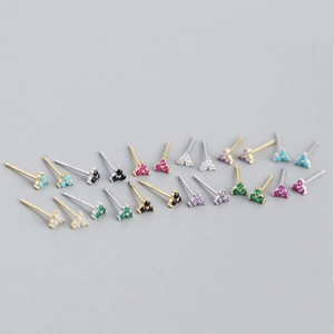 Pendientes de trébol en plata S925 con circonitas de colores y estilo minimalista