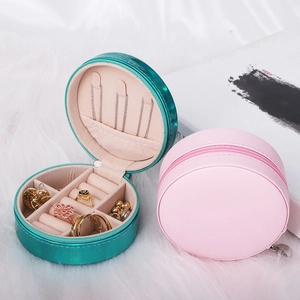 Portable round PU leather travel jewelry organizer with zipper in green and pink colors