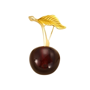 Élégante broche cerise aux fruits rouge foncé et feuille dorée pour tailleurs chic