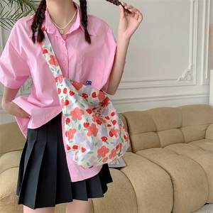 Fashionable floral print canvas crossbody bag with large capacity for women casual style