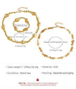 Détail du collier à perles baroques irrégulières et perles dorées avec mesures précises