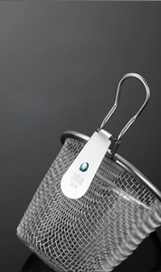 Detail of 304 stainless steel fine mesh strainer showing the material grade indicator