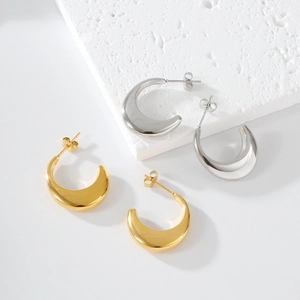 Minimalist irregular crescent C-shaped hoop earrings in polished gold and silver finish