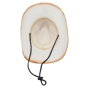 Détail d'un chapeau de paille blanc avec bordure marron et cordon noir ajustable