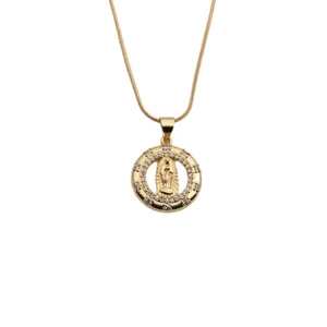 Dettaglio collana in oro con medaglione Vergine Maria e cristalli di zircone
