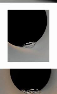 Détail de la bague en argent 925 avec texture fondue et incrustation de diamant minimal