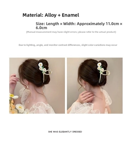 Detail view of daisy alloy hair claw clip with floral oil dripping and 11cm size info