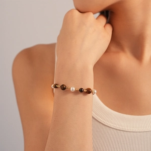 Bracelet élégant en œil de tigre et perles avec finition dorée pour femmes