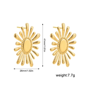 Detailed size map of gold pleated earrings with 41mm height and sunburst texture