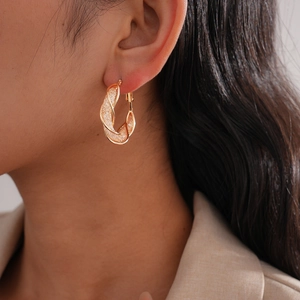 Elegant 10-piece gold twisted hoop earrings set with pearls and diamonds for women