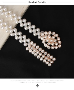 Nahaufnahme der eleganten Perlen-Taillenkette mit funkelnder, strassbesetzter Metallschnalle