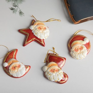 Ornamenti natalizi vintage in ceramica rossa con Babbo Natale per albero in quattro forme