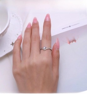 Detail of V-shaped S925 silver ring featuring heart-shaped moonstone and side diamonds