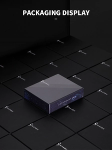 Vista dettagliata della confezione regalo MANDU con texture opaca e design cielo stellato