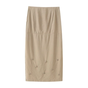Elegante falda midi caqui con corte evasé minimalista y adornos florales de abalorios