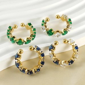 Set van vier goudvergulde ear cuffs met groene, blauwe en witte vierkante zirkonia