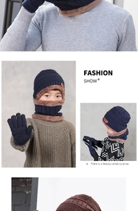 Détail de l'ensemble bonnet en tricot d'hiver avec doublure polaire douce et gants enfant