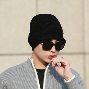 Men's winter knit beanie hat with fleece lining and metal tag for outdoor warmth
