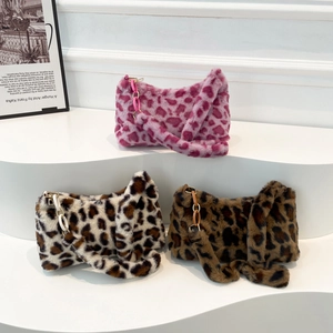 Sac Sous le Bras en Peluche Imprimé Léopard pour Femme Sac à Épaule en Fausse Fourrure Avec Chaîne en Résine Mode Hiver