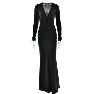 Robe longue noire sexy à manches longues avec col en V profond et taille froncée