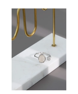 Macro detail of S925 silver ring featuring an oval agate stone and branch texture