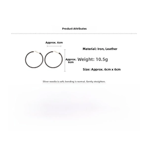 Détail des boucles d'oreilles créoles 6cm en cuir noir avec cadre en fer léger