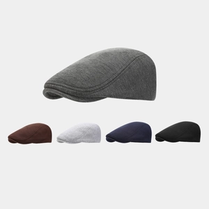 Détail des casquettes gavroche en gris foncé, marron, gris, bleu marine et noir options