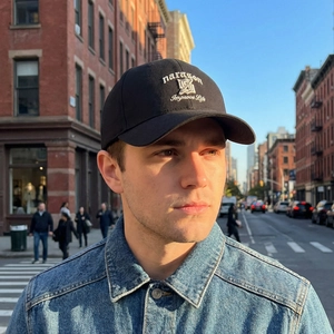 Fashionable black cotton baseball cap with white letter embroidery for men and women