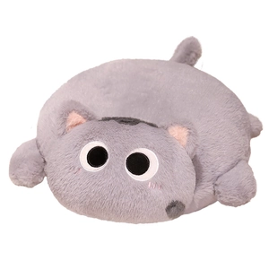 Coussin de chat gris en peluche avec grands yeux brodés et texture en velours doux