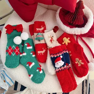 Chaussettes de Noël en polaire corail avec motifs festifs de bonhomme de pain d'épices 3D