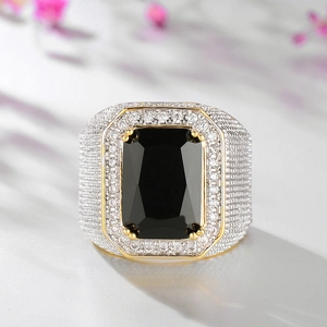 Anello hip hop da uomo con zircone nero rettangolare e pietre incastonate in oro