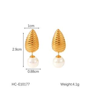 Detailed dimensions of 18k gold teardrop pearl earrings with screw texture design