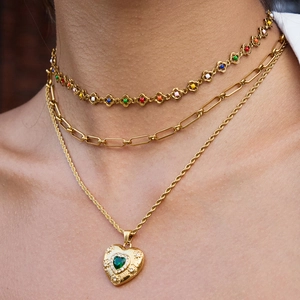Three-layer gold stainless steel necklace set with heart-shaped green gemstone pendant