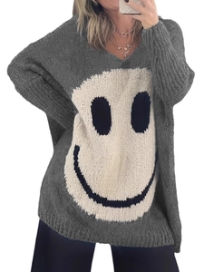Oversized donkergrijze gebreide trui met smiley jacquard en een diepe V-hals