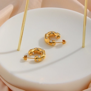 Fashionable 18K gold plated C-shaped chunky hoop earrings with sparkling zircon inlay