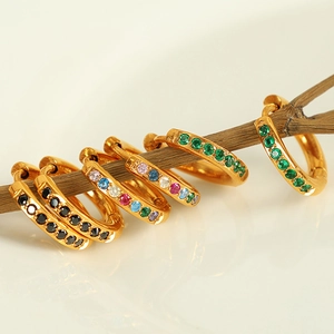 Boucles Oreilles Créoles Huggie Plaqué Or Acier Inoxydable Micro Incrusté Zircon Multicolore Vert Noir Mode Femme