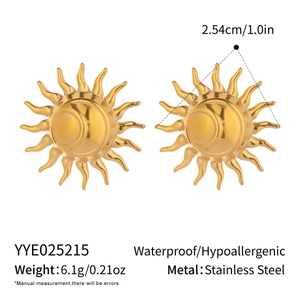 Detail specifications of golden stainless steel sun earrings showing 1 inch size and 6.1g weight