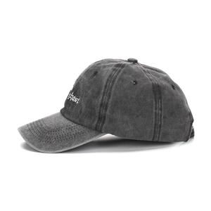 Berretto da baseball grigio scuro lavato con ricamo bianco e visiera curva